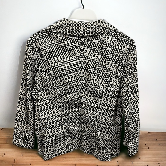 CAbi Black Cream 2 Button Front and Cuff 3 Quarter Sleeve Blazer Jacket Womens 8 - Picture 11 of 12